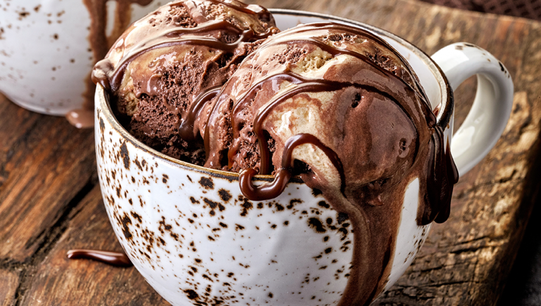 Domači čokoladni sladoled iz dveh sestavin