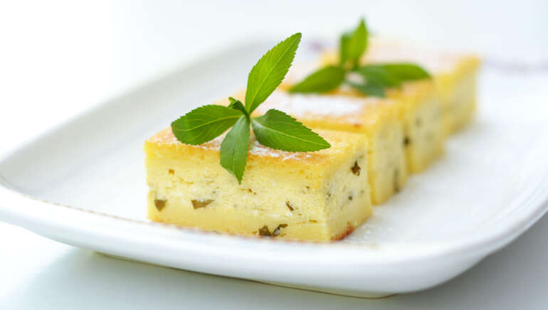 Enostavno skutino pecivo s pehtranom