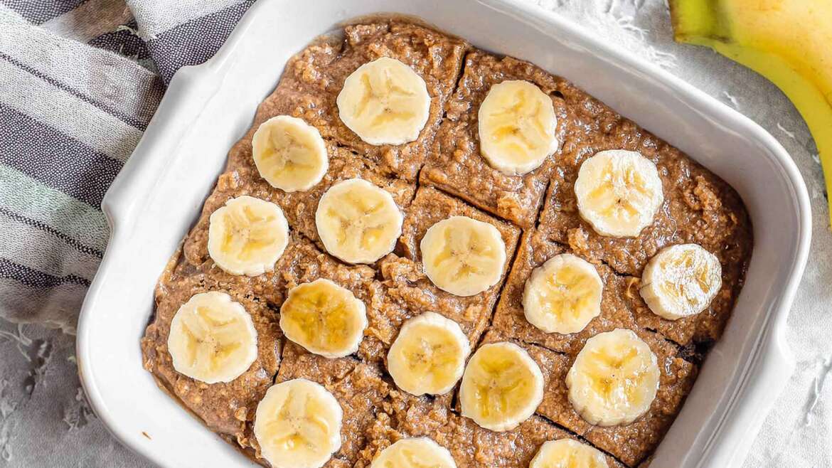 Pečena ovsena kaša z banano in arašidovim maslom