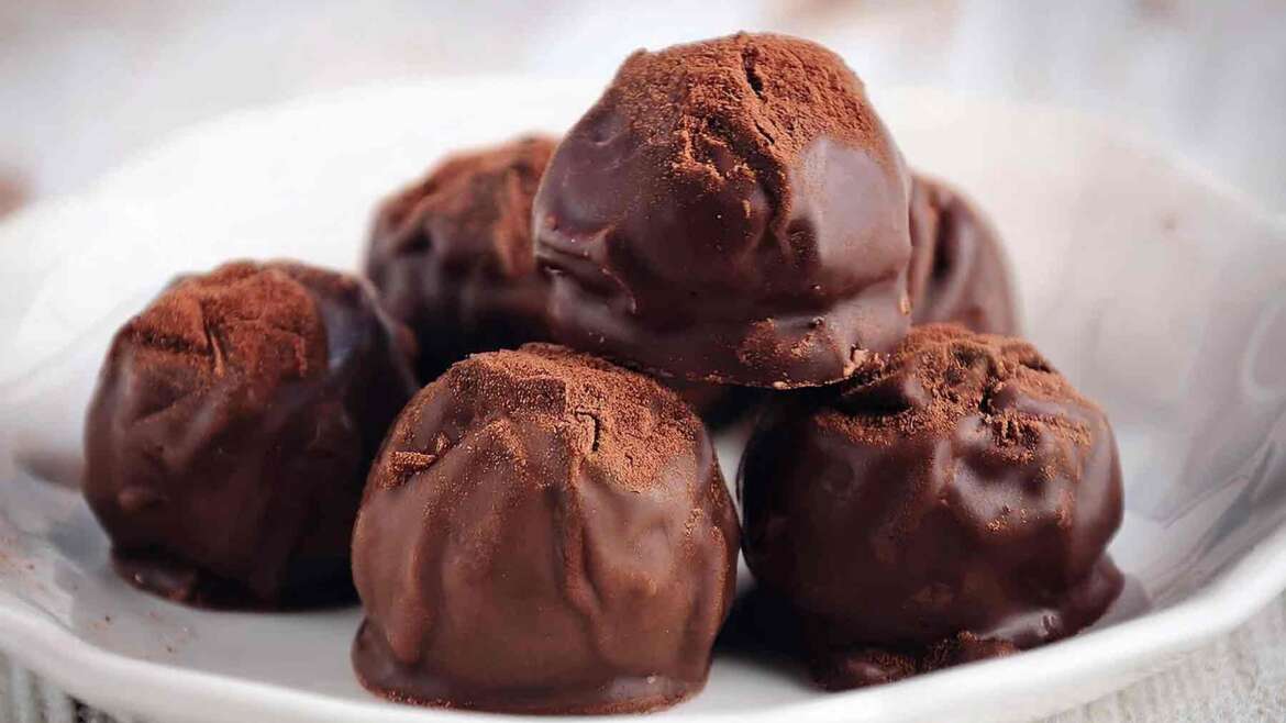 Zdrave čokoladne kroglice s črnim fižolom in datlji