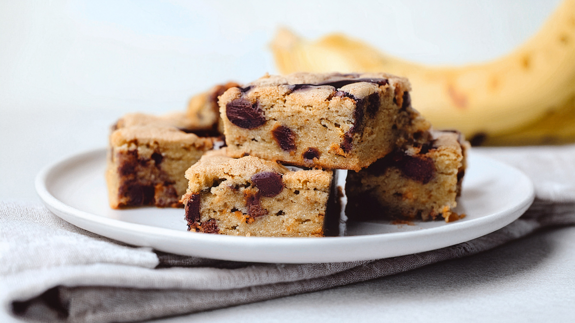 Zdravi blondiji iz čičerike in banane